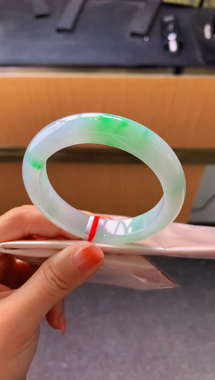 未镶嵌手镯翡翠-C47 圈口52.7 全款14.2万 定金2万