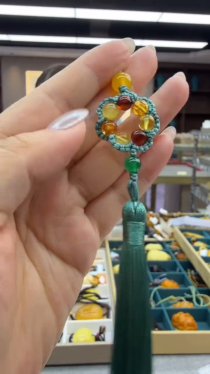 琥珀颈饰未镶嵌27秒拍号 假一罚三 