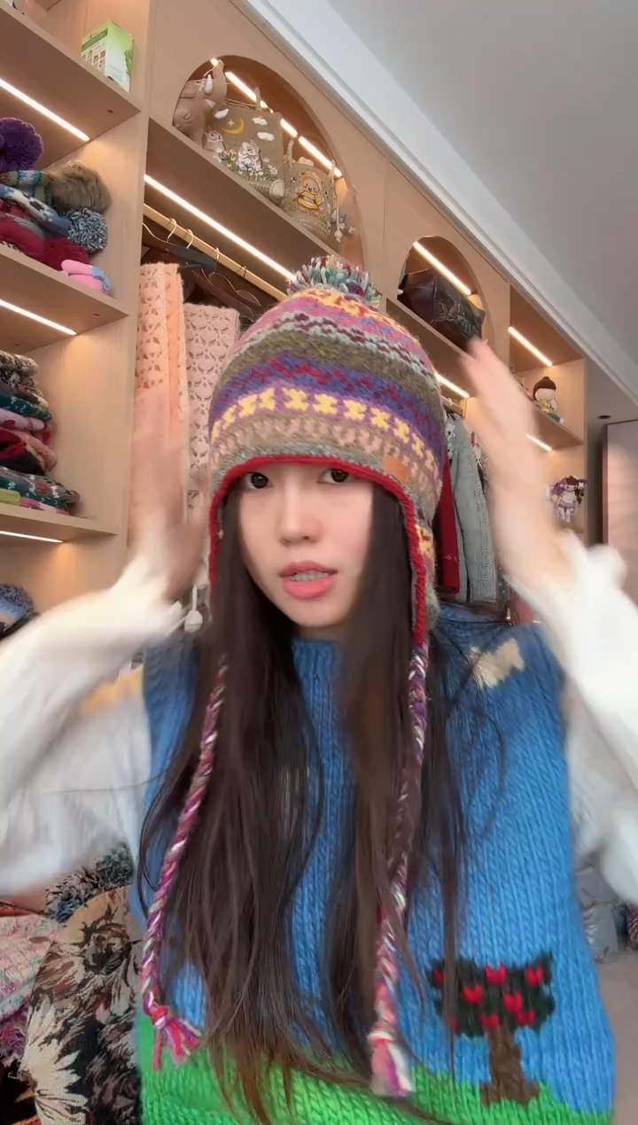 羊毛紫色提花护耳帽 