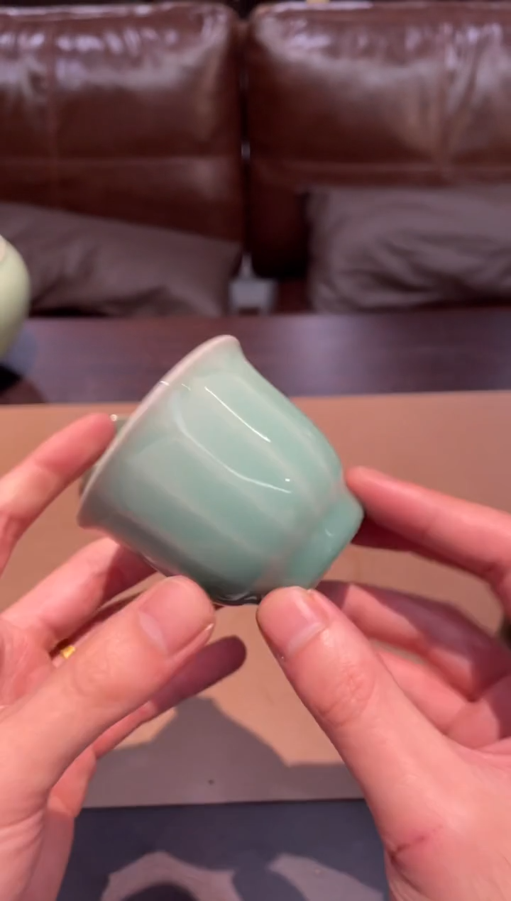 19窑承青瓷厚釉莲瓣闻香杯