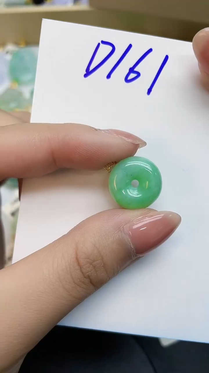 翡翠18K金镶嵌颈饰0000000000
