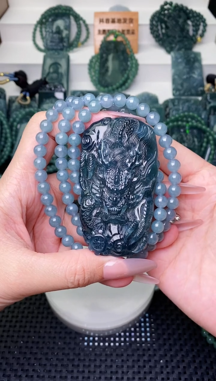 颈饰未镶嵌翡翠 