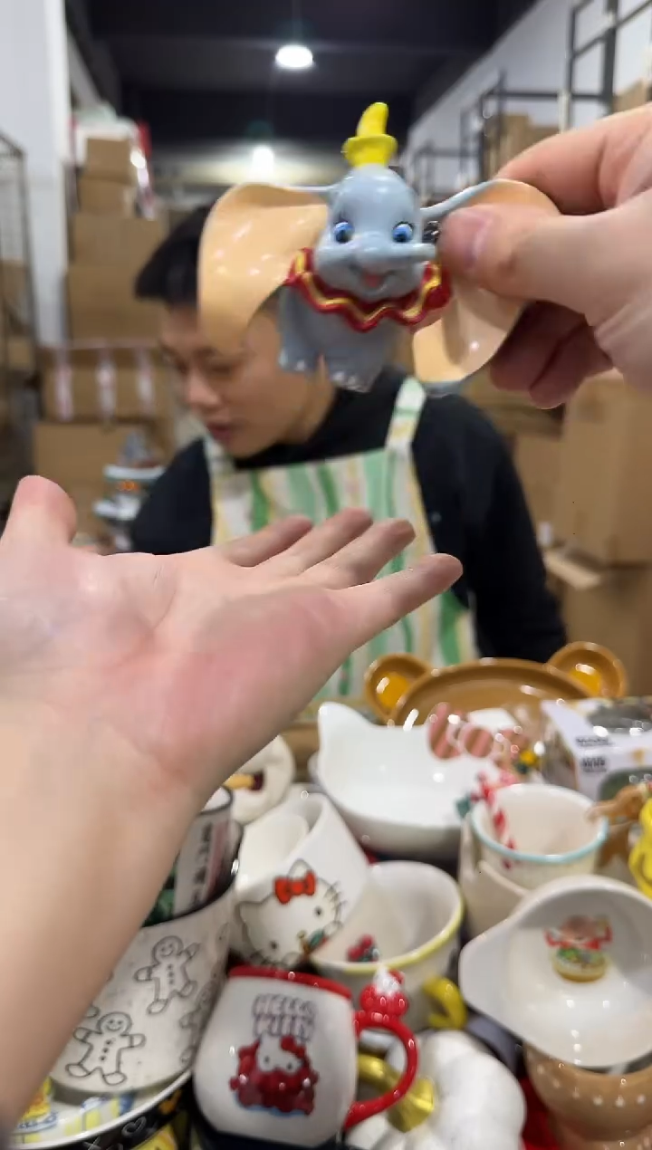 瓷片小飞象摆件  