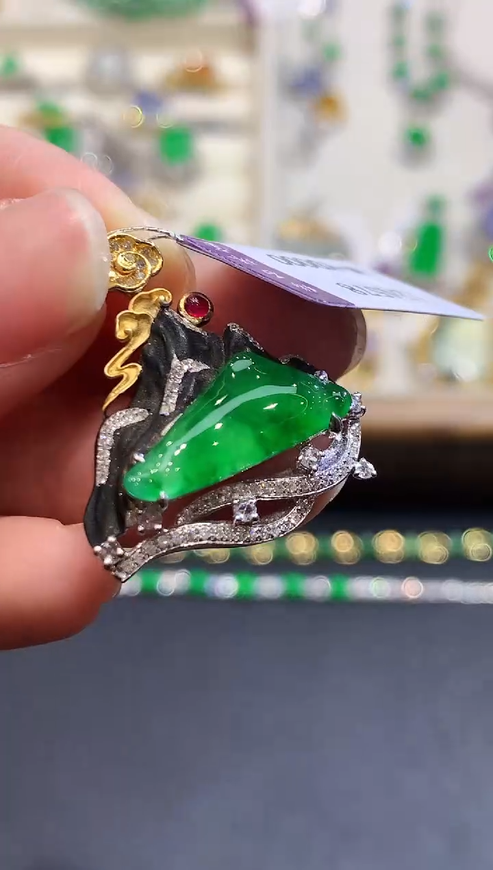 【闪购商品】翡翠吊坠(不含链)18K金镶嵌1111