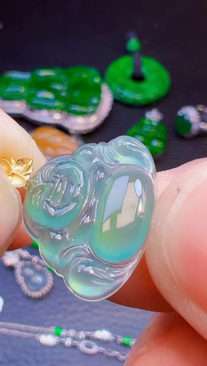 颈饰18K金镶嵌翡翠温*翡翠