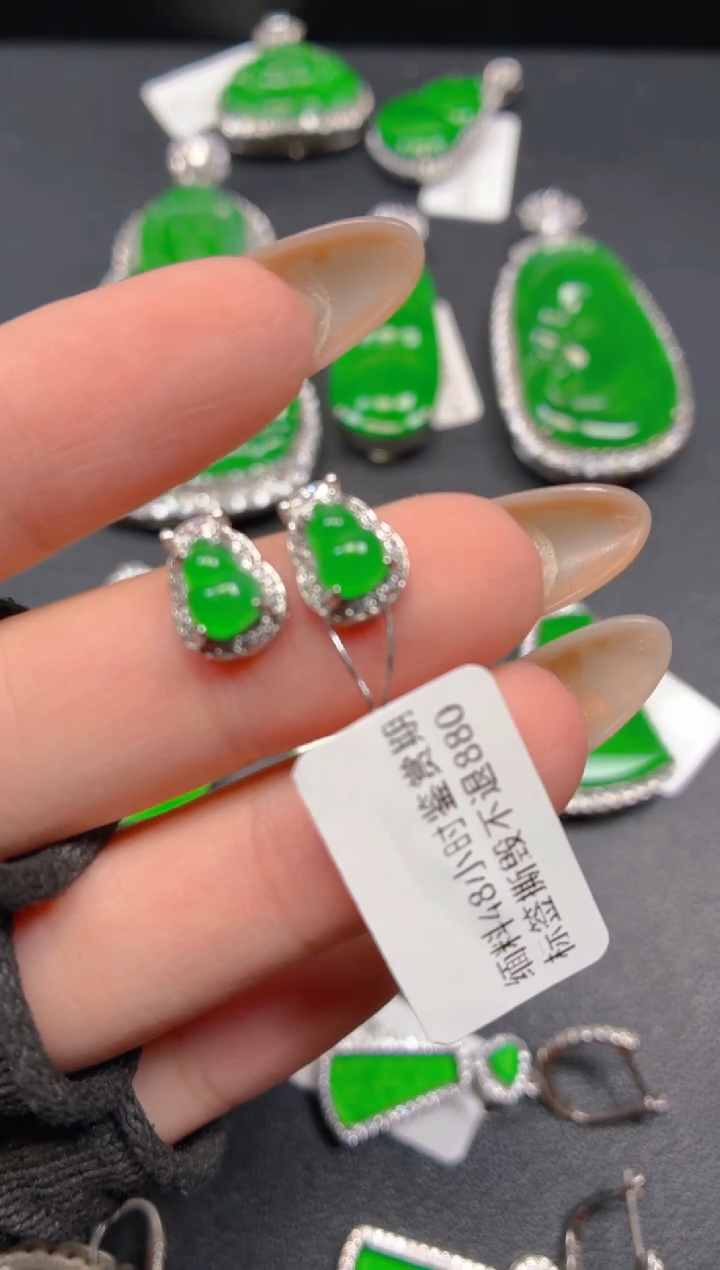 银S925镶嵌翡翠耳饰1