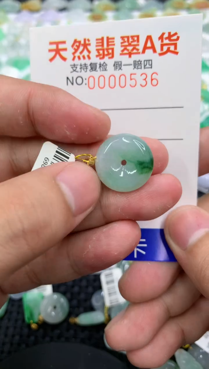 翡翠18K金镶嵌颈饰111111111111