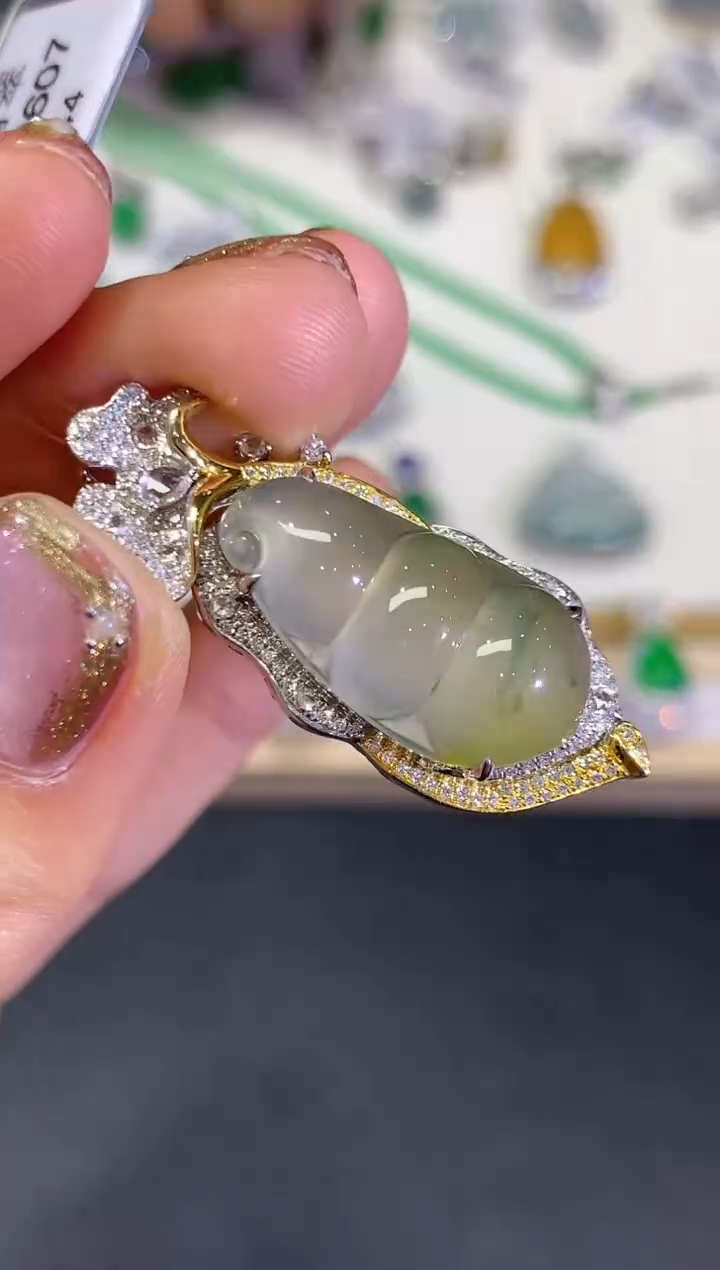 【闪购商品】翡翠颈饰18K金镶嵌团购61