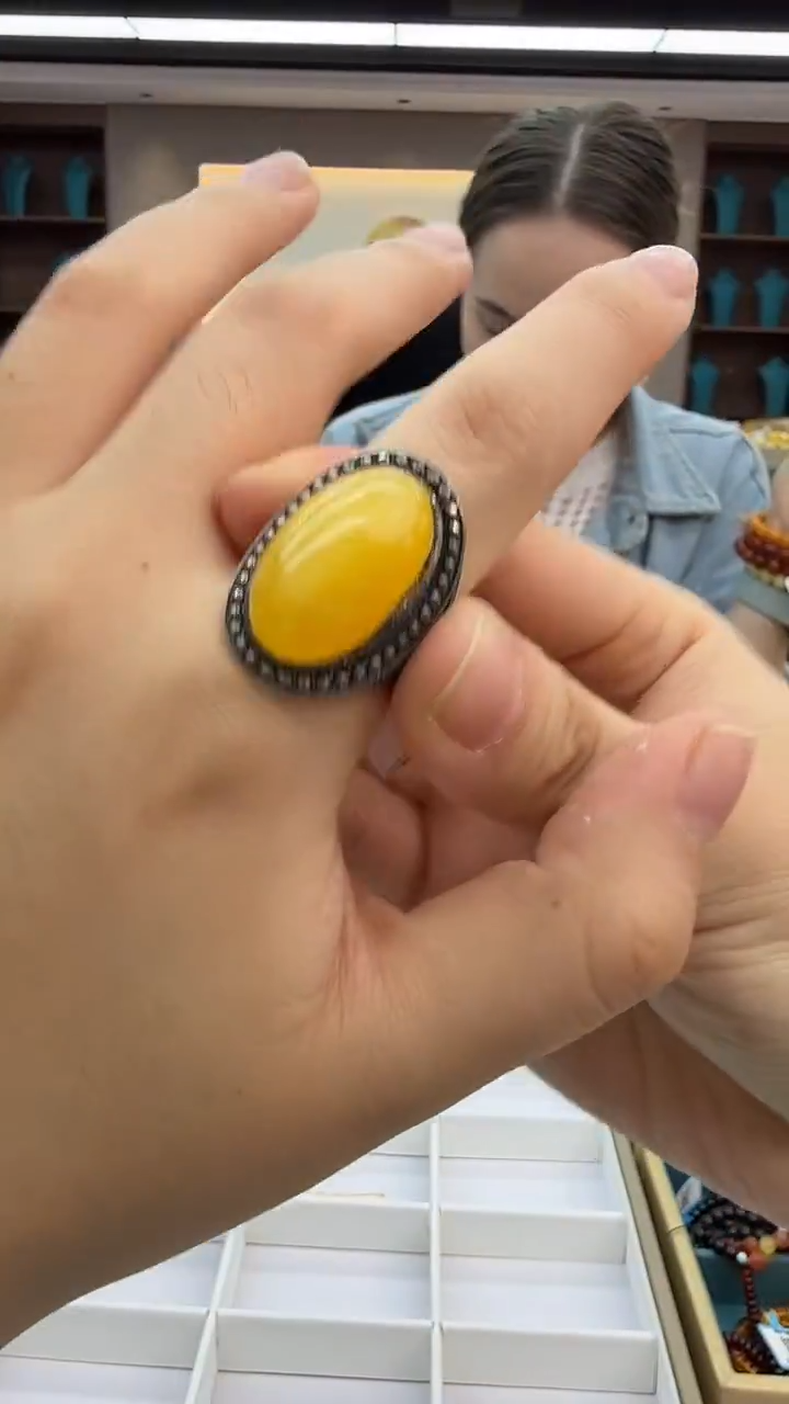 未镶嵌琥珀戒指292秒拍号 假一罚三 