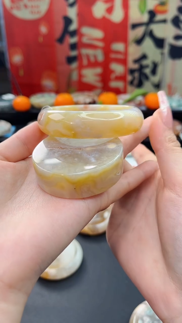 【闪购商品】石英质玉手镯未镶嵌赠送镯心（圈口）55无证书