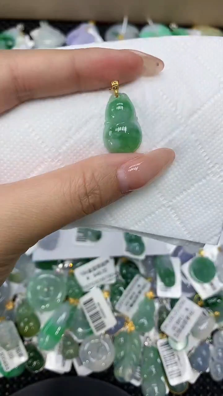 颈饰18K金镶嵌翡翠111111111111