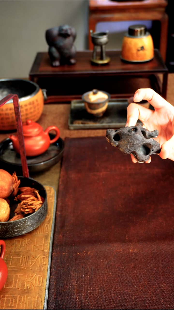 0423太湖石锡底搁置