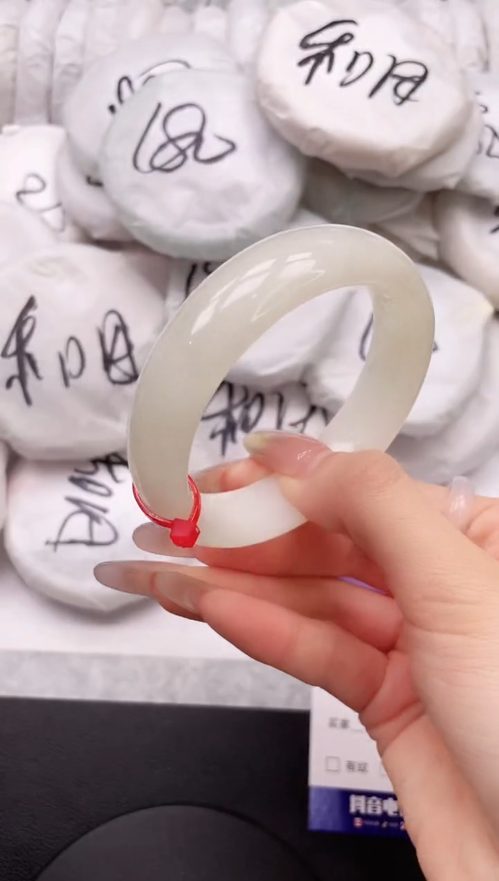 【闪购商品】和田玉手镯未镶嵌1K18-58