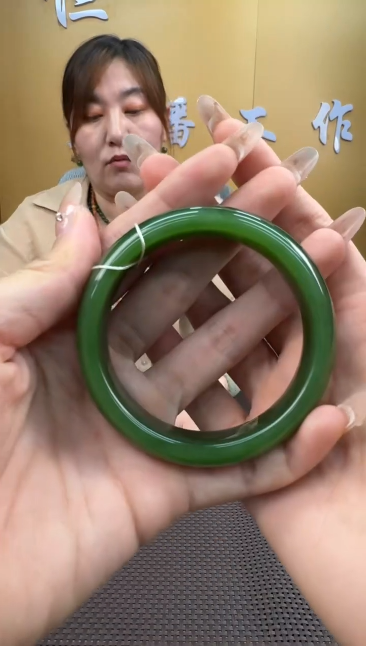 【闪购商品】和田玉手镯未镶嵌56