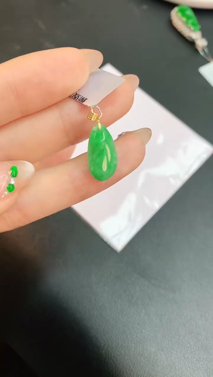 【闪购商品】翡翠颈饰18K金镶嵌赠礼盒证书 珍珍