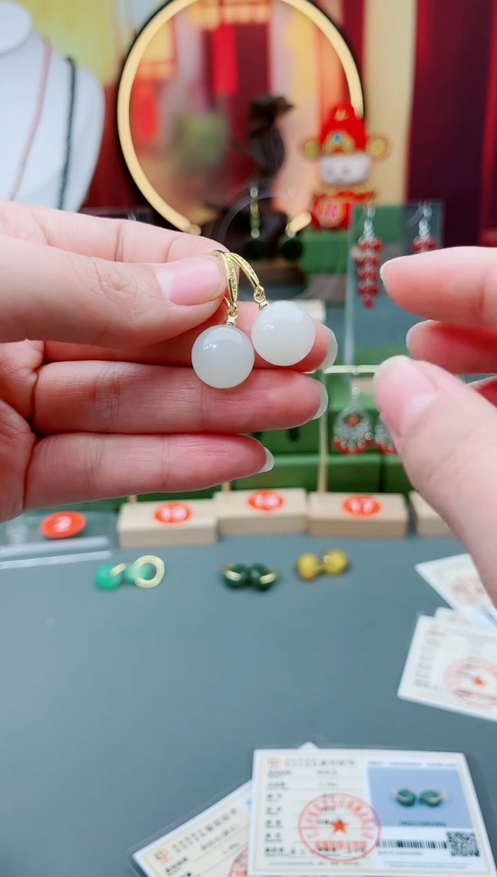 未镶嵌和田玉耳饰白玉圆牌