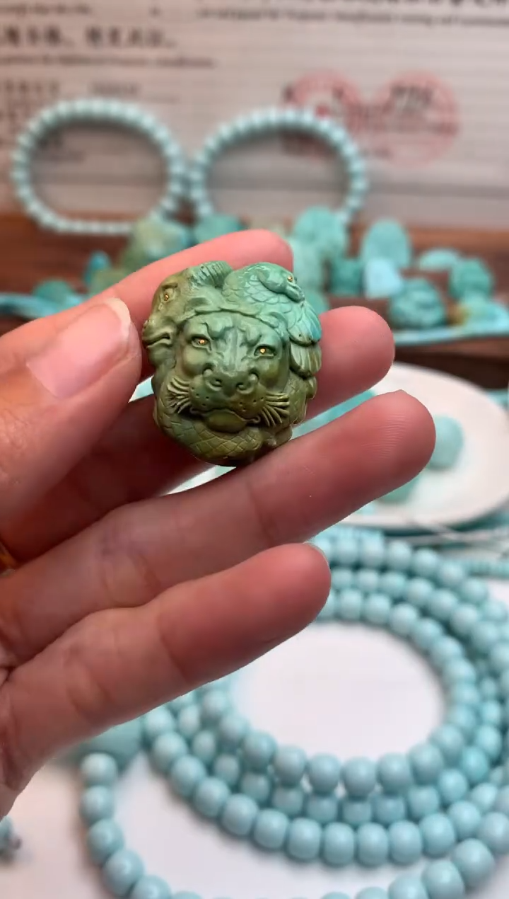 未镶嵌绿松石牌子狮子