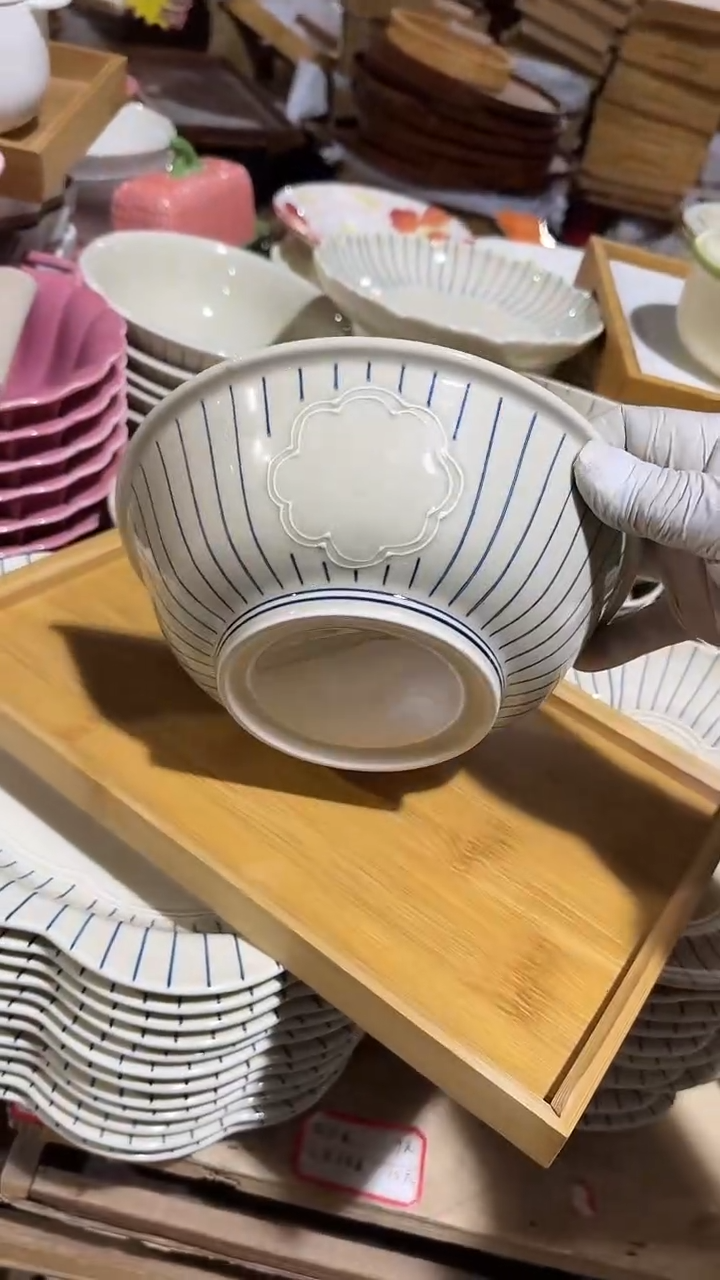 陶瓷条纹反边面汤碗微瑕 凑满20元包邮