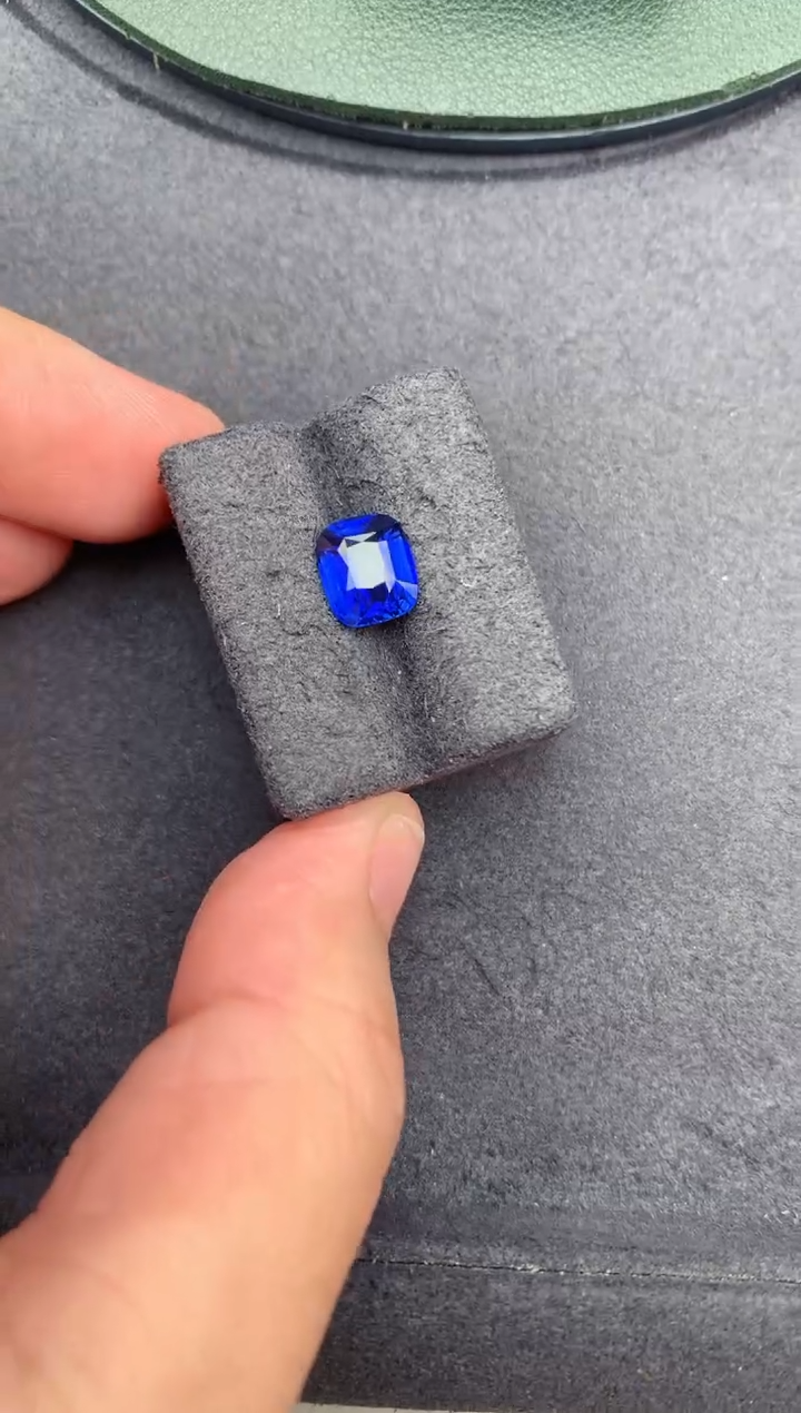 蓝宝石裸石未镶嵌呆*2.6ct皇家蓝 BF