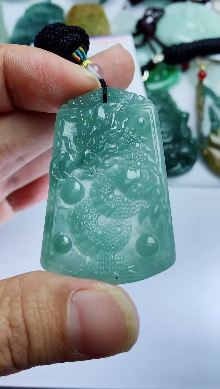 【闪购商品】翡翠吊坠(不含链)未镶嵌多样性随机发其一