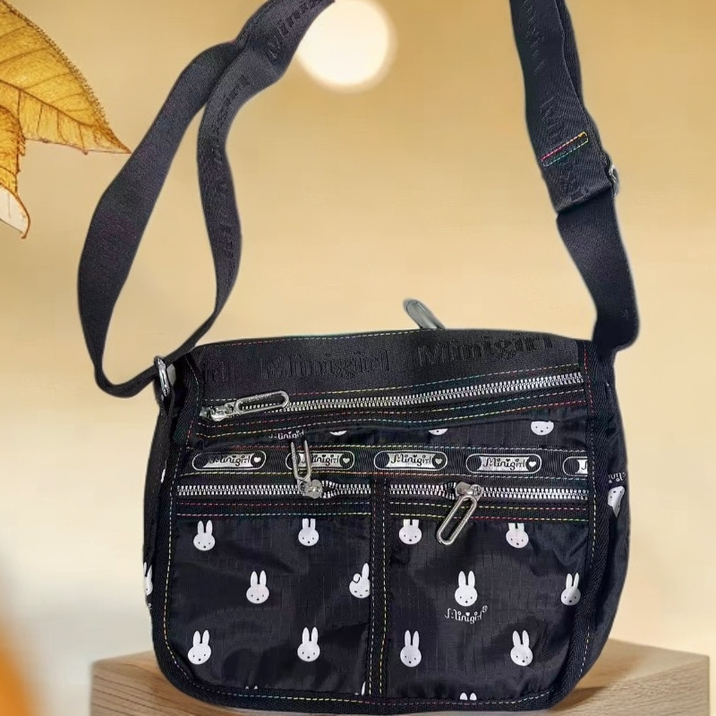 004实用时尚斜挎包