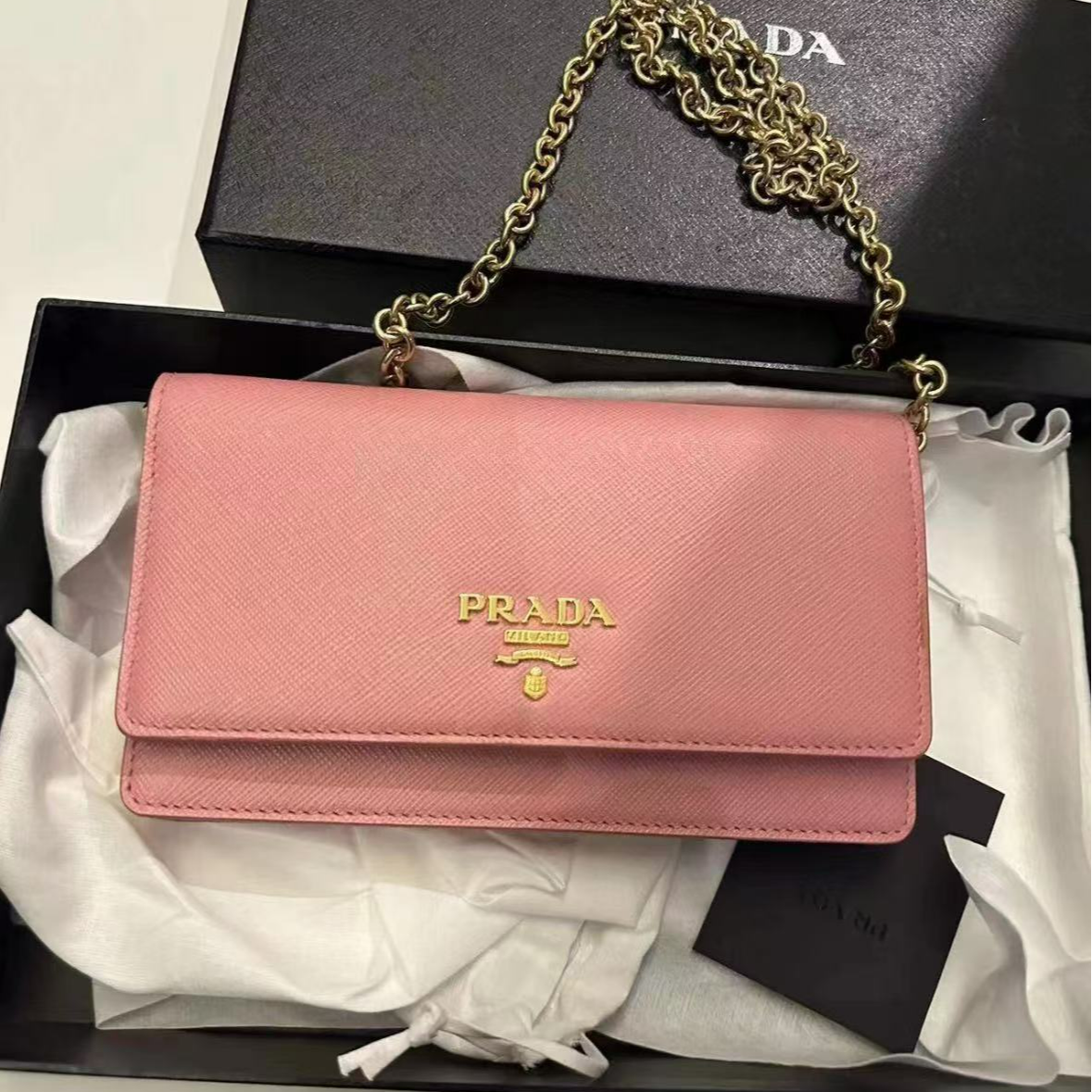 95新 Prada/普拉达 粉色woc单肩包B1