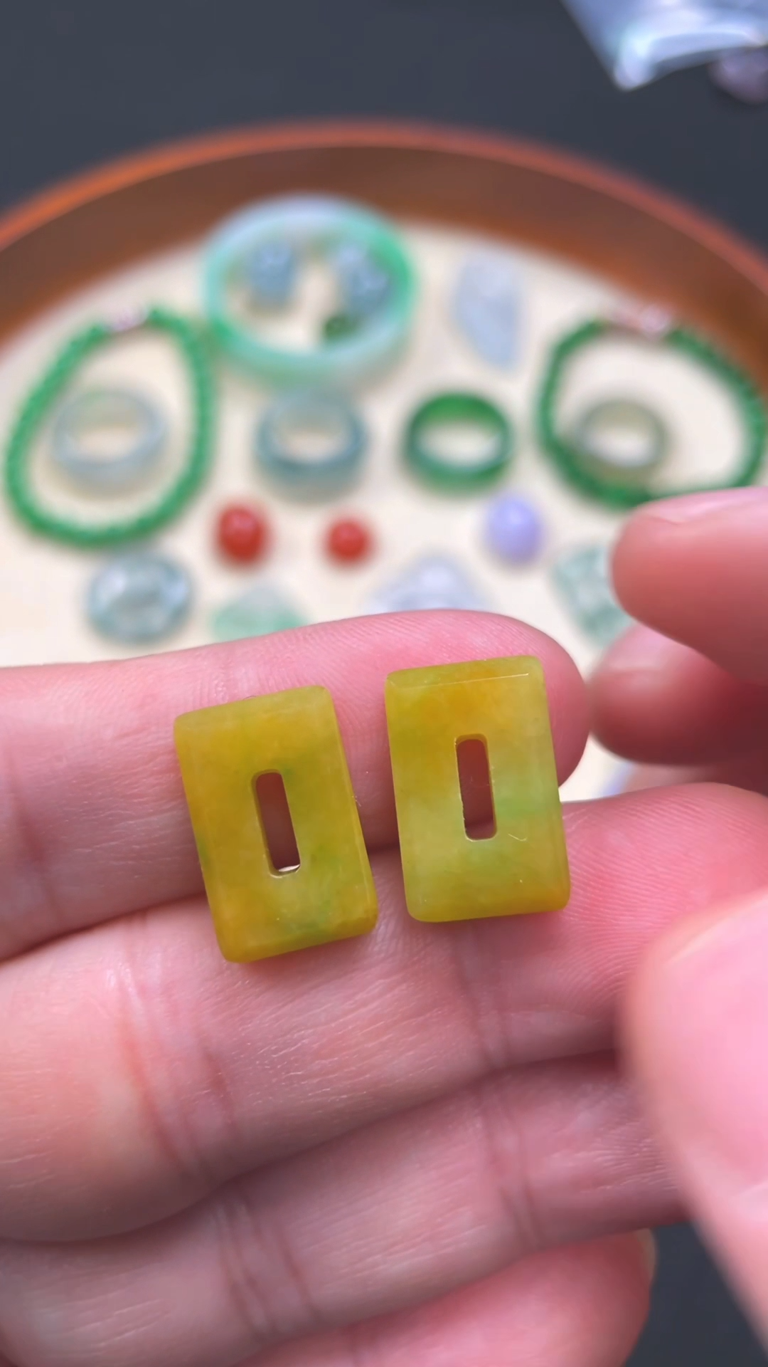 翡翠裸石未镶嵌48号16.2厚4.3糯化黄加绿耳坠/杜