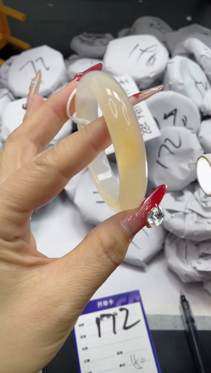 【闪购商品】石英质玉手镯未镶嵌171