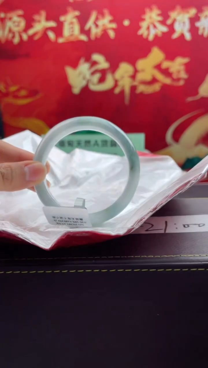 【闪购商品】翡翠手镯未镶嵌8翡翠手镯（微瑕）