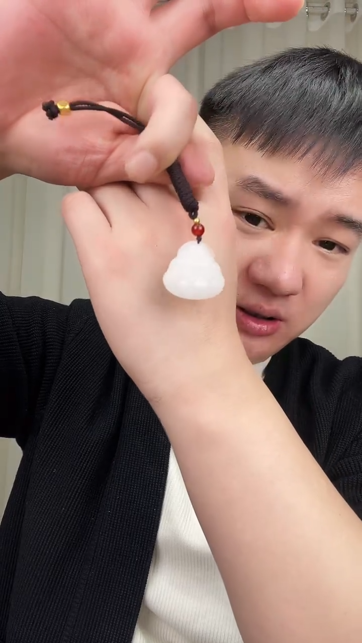 未镶嵌和田玉挂件多样性发其一