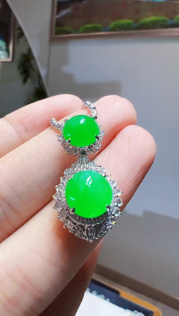 吊坠(不含链)18K金镶嵌翡翠蛋面