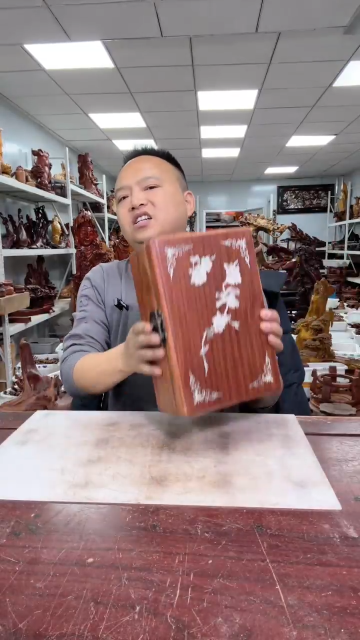 【闪购商品】花梨木类木雕工艺品88888888