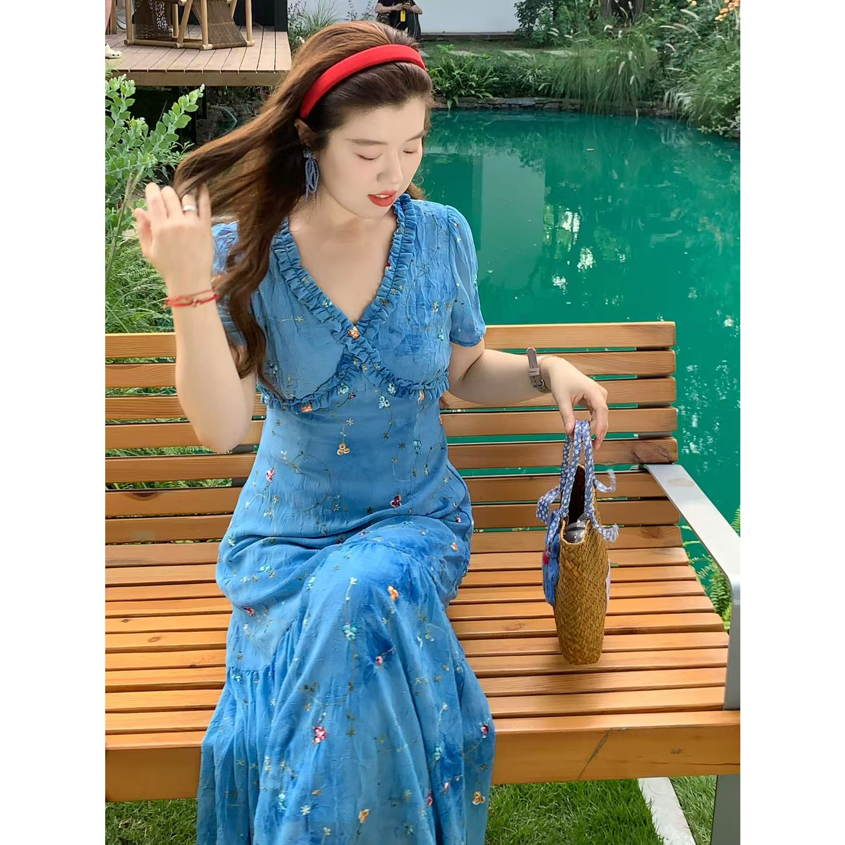 【现货】米米子“蓝风铃絮”巨显白蓝色V领碎花连衣裙法式夏季A字裙