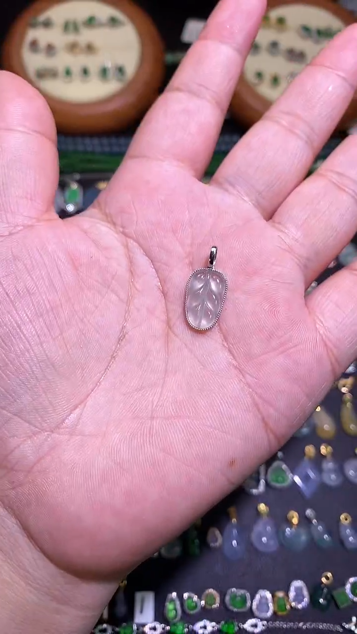 【闪购商品】翡翠吊坠(不含链)18K金镶嵌1