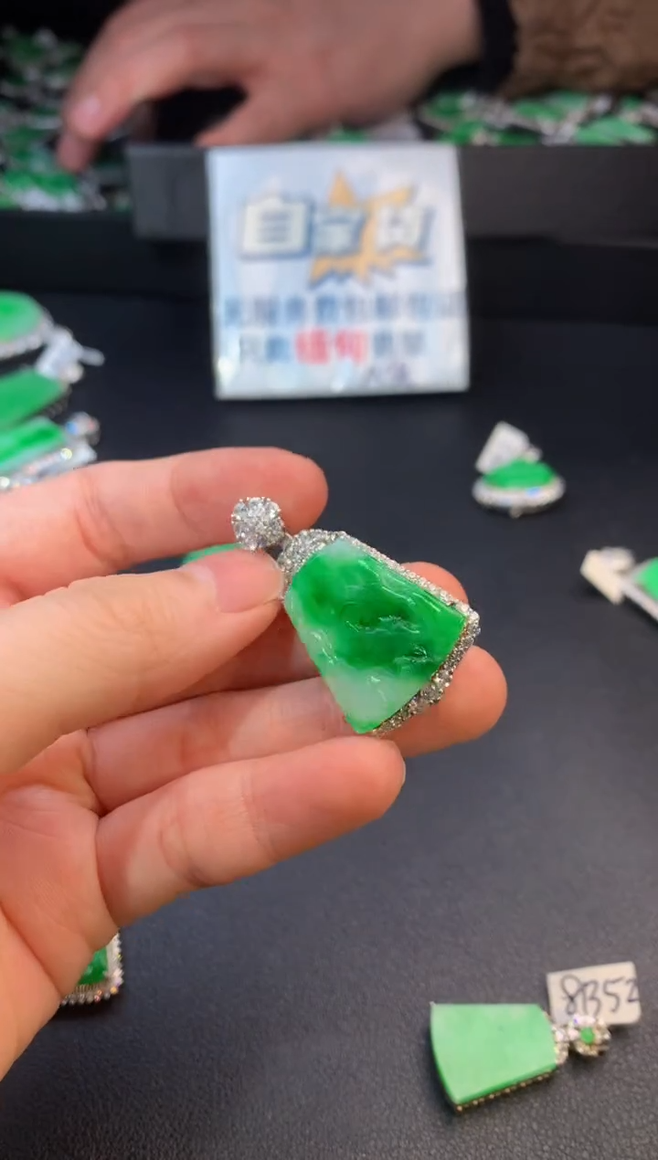 【闪购商品】翡翠颈饰银S925镶嵌翡翠