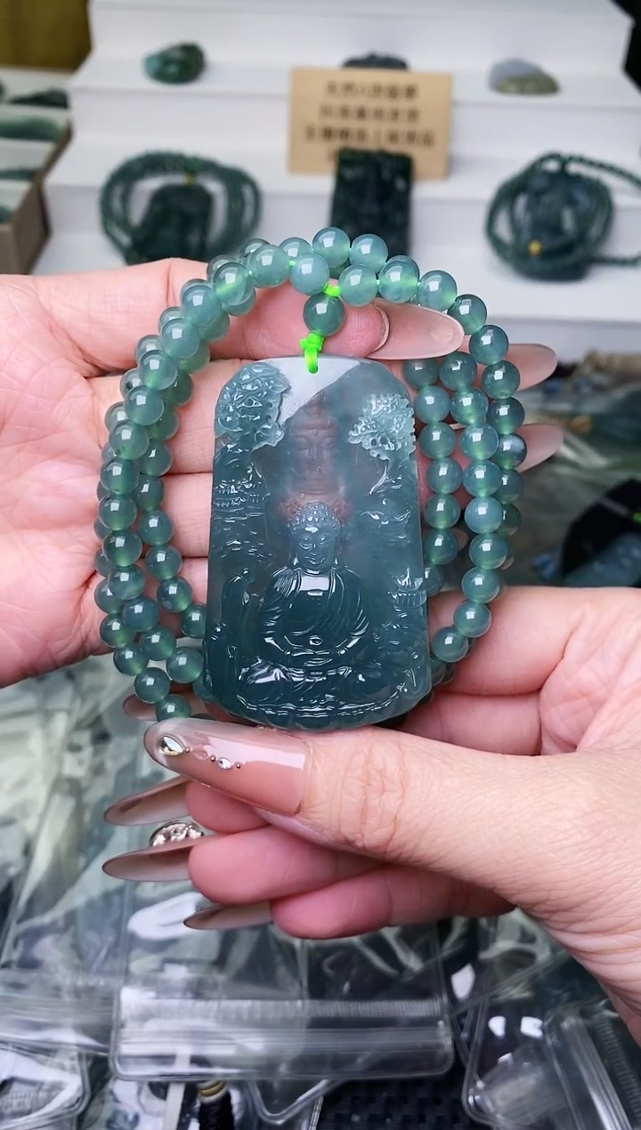 颈饰未镶嵌翡翠 