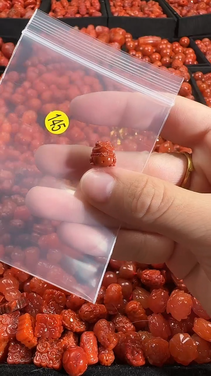 颈饰未镶嵌南红玛瑙1