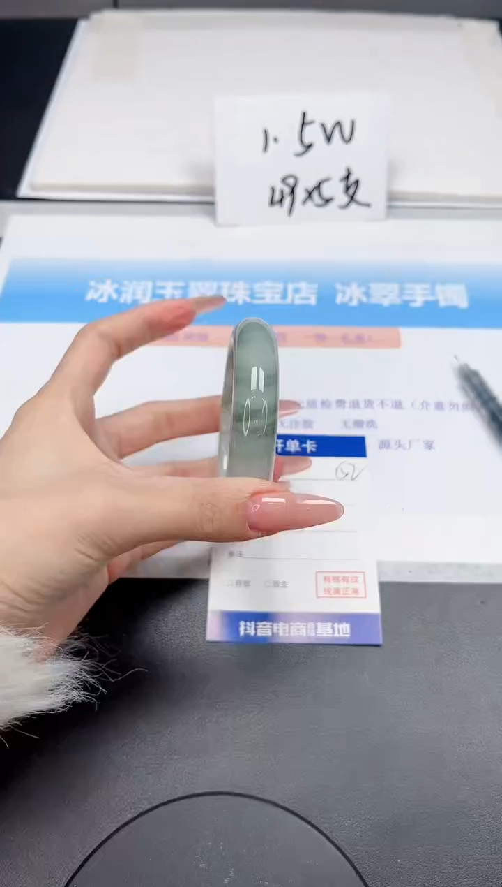 【闪购商品】石英质玉手镯未镶嵌152-58