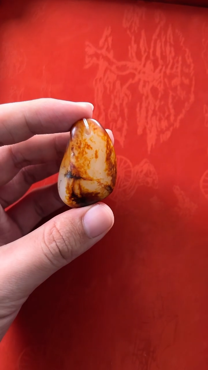 未镶嵌和田玉挂件红皮原石（22g）