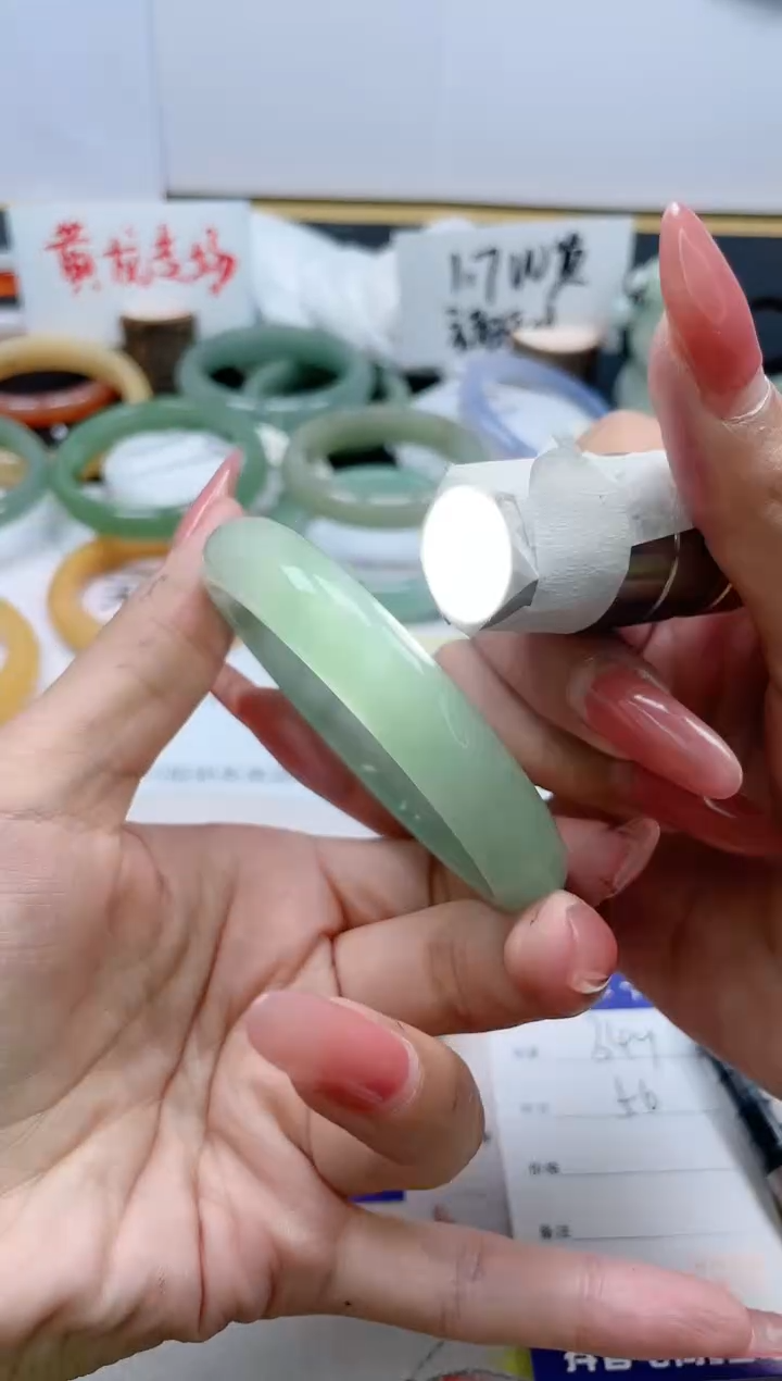 【闪购商品】石英质玉手镯未镶嵌349/56