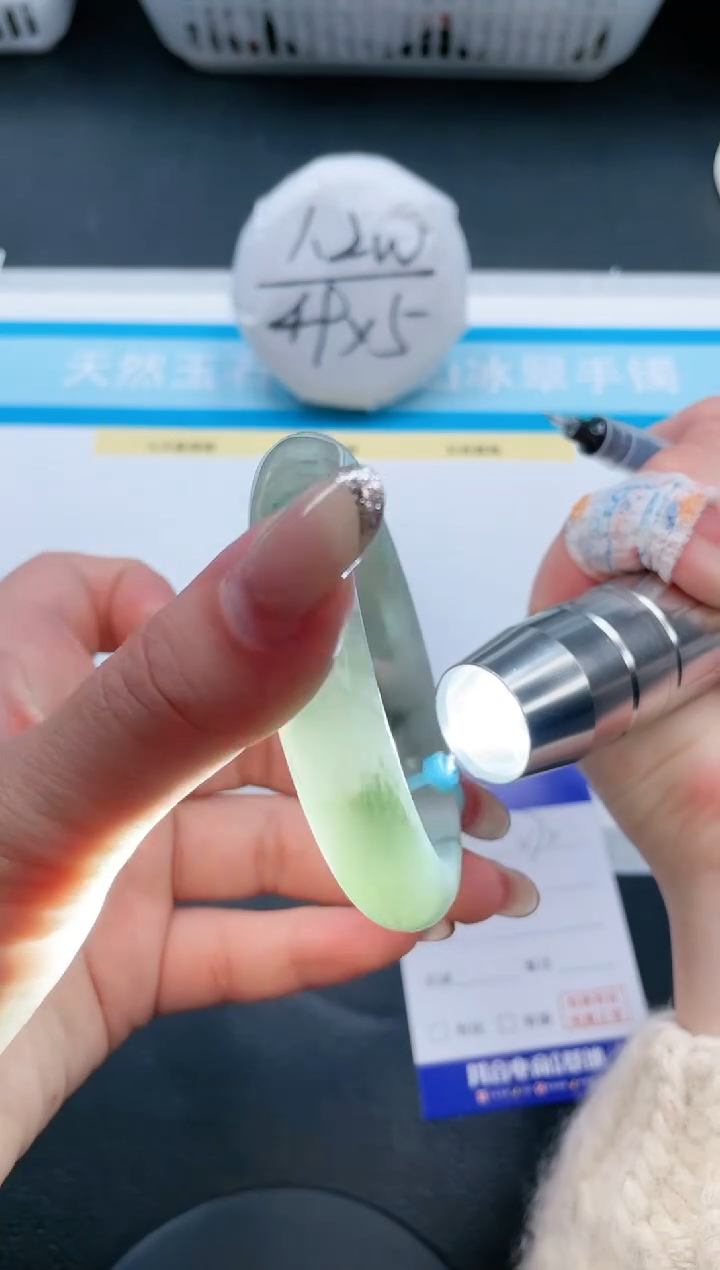 【闪购商品】石英质玉手镯未镶嵌16V72-56