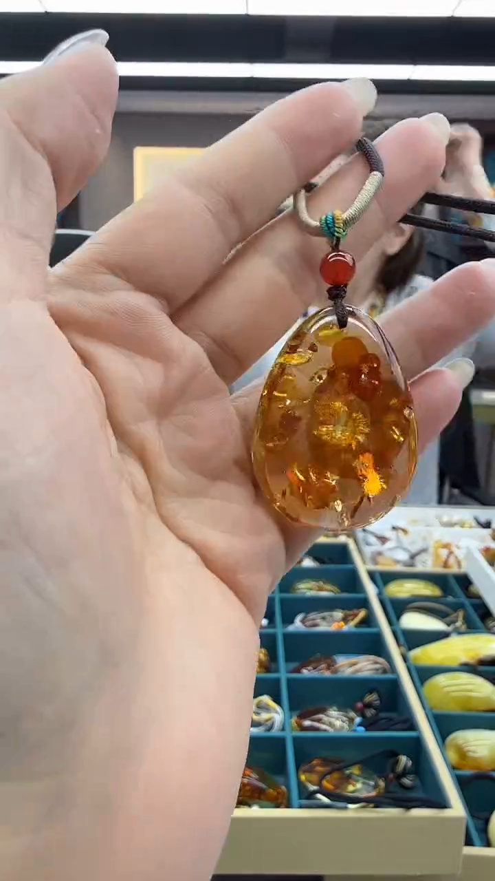 琥珀颈饰未镶嵌39秒拍号 假一罚三 
