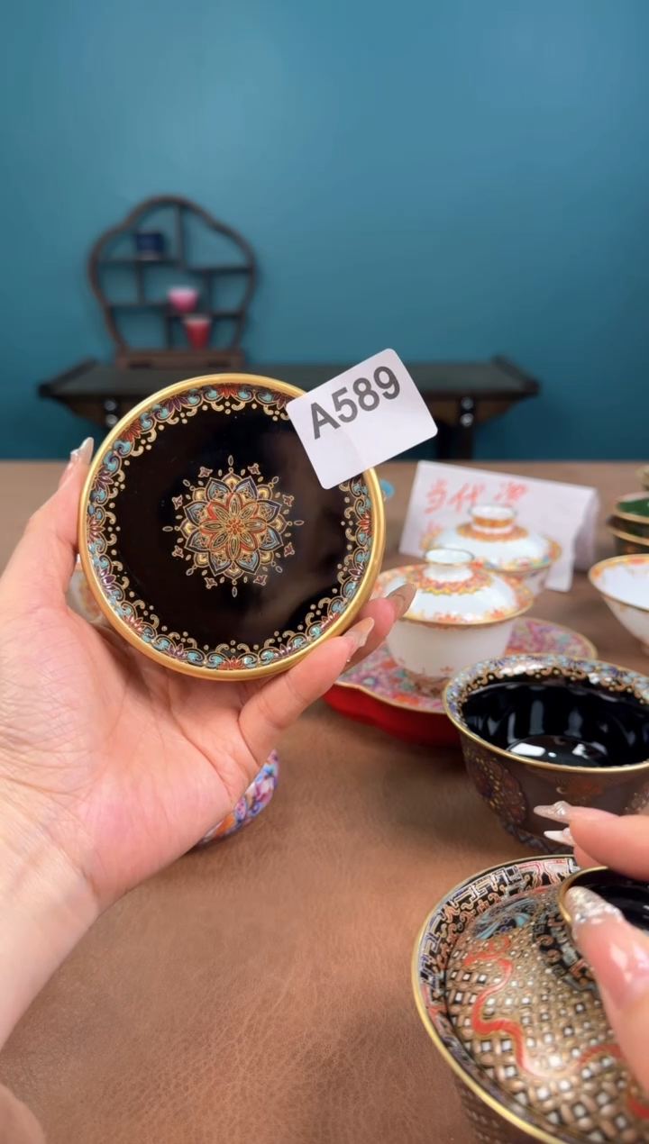 人***。a589珐琅彩微瑕敦煌盖置！