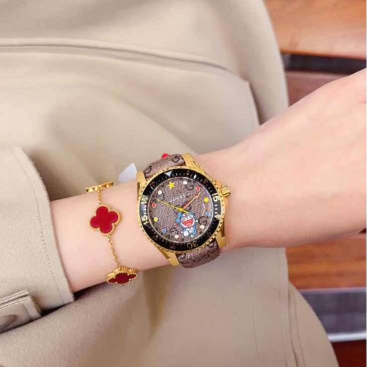 【周周专属】GUCCI古驰Dive系哆啦A梦联名黑色40MM石英腕表男女同款
