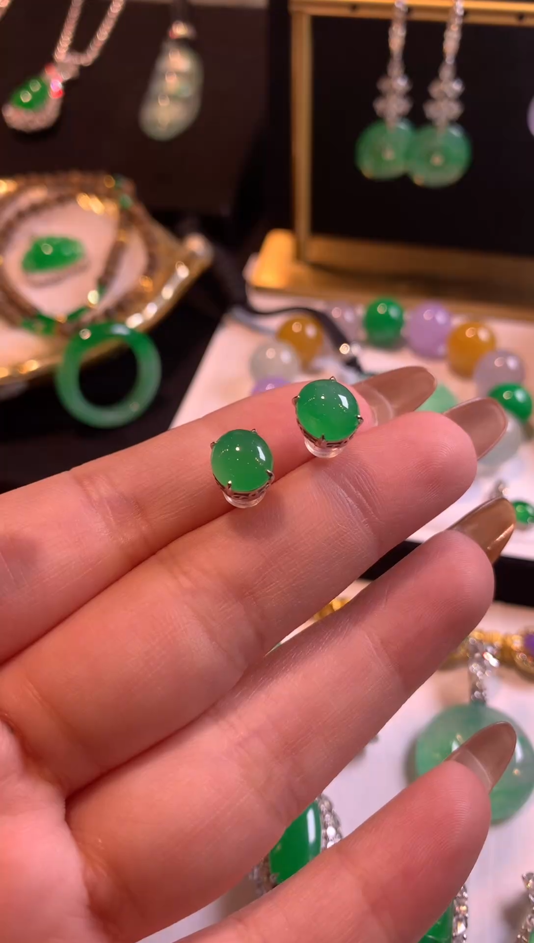 18K金镶嵌翡翠耳饰蛋面耳钉