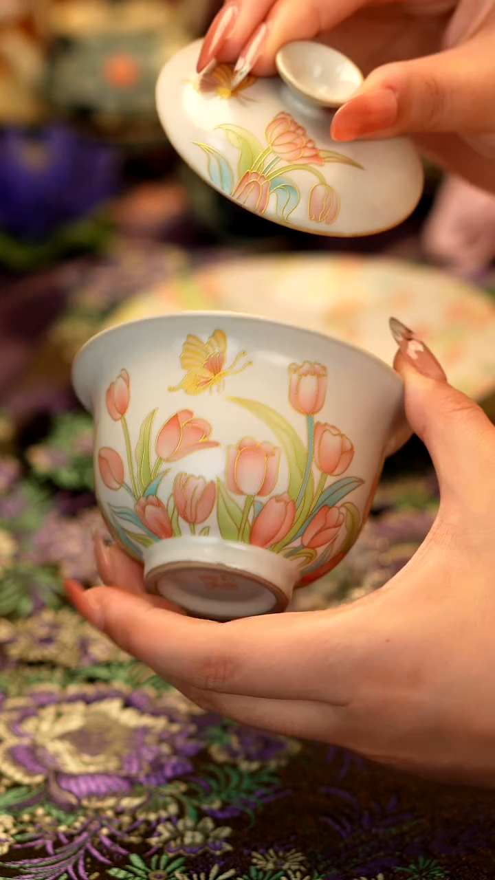 郁金香盖碗········