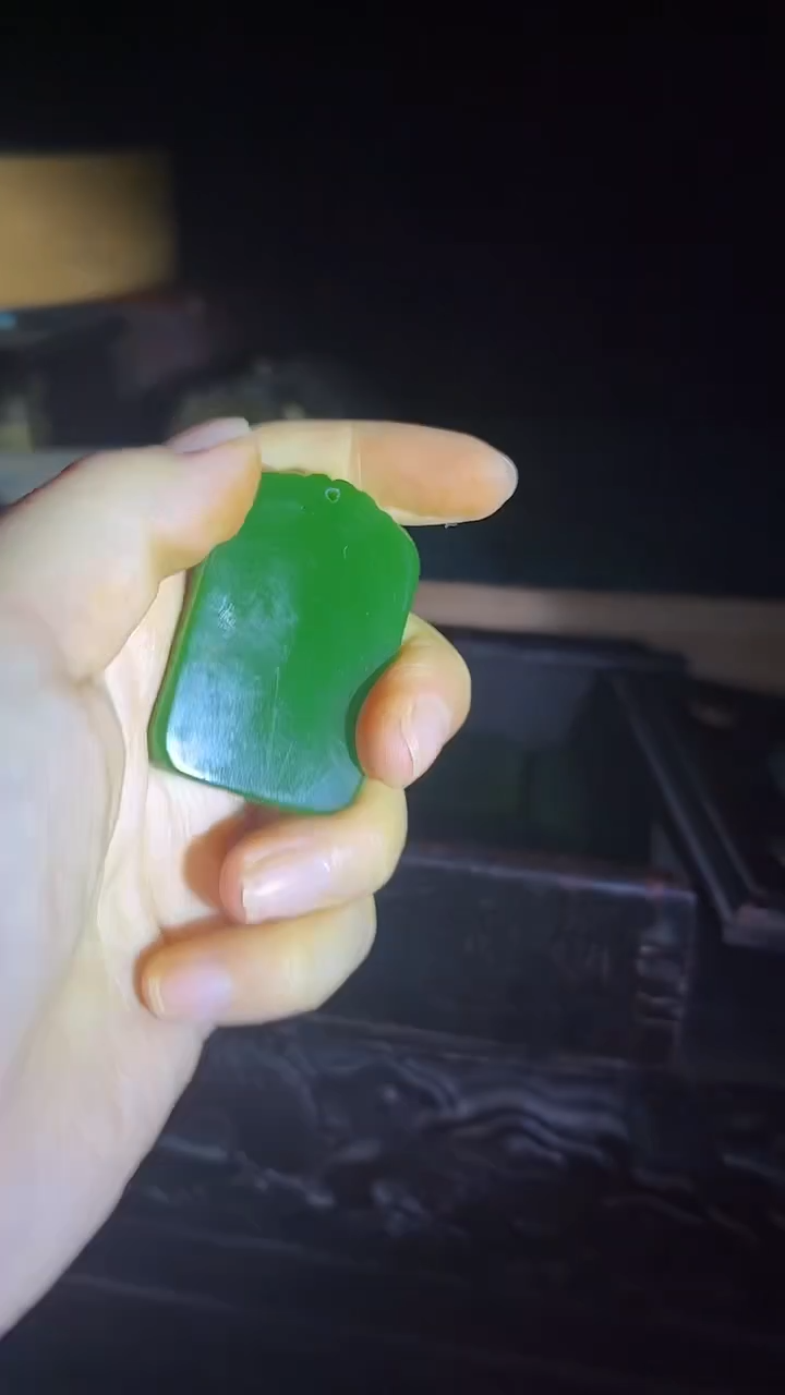 和田玉未镶嵌挂件无事牌.1件.方.绿