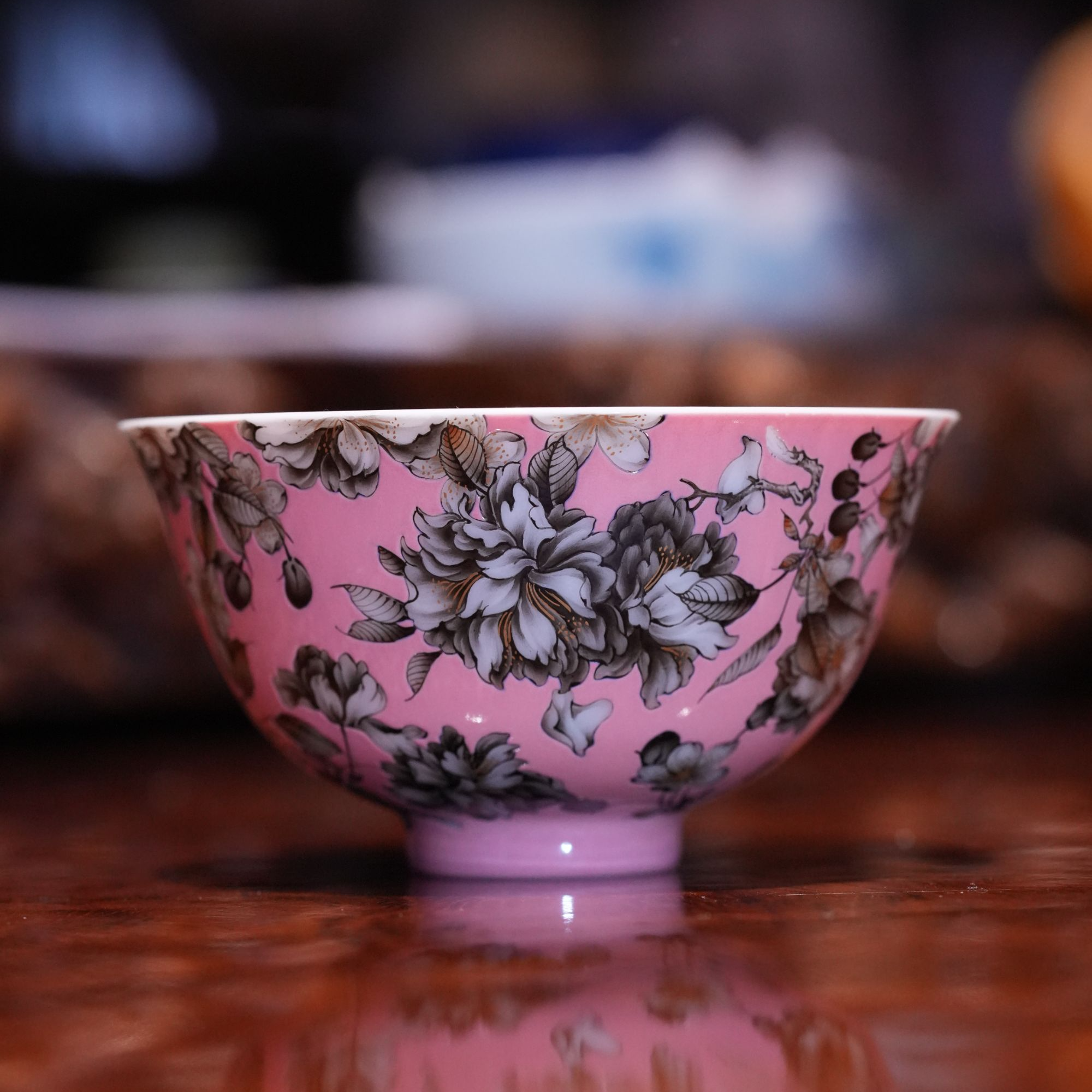 艺林藏珍粉彩无色樱花压手杯陶瓷主人杯