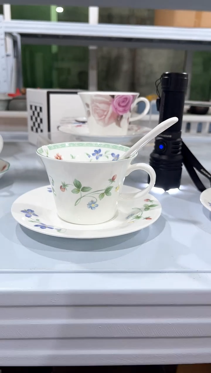 杯子骨瓷（简装）花环咖啡杯碟一套+小勺