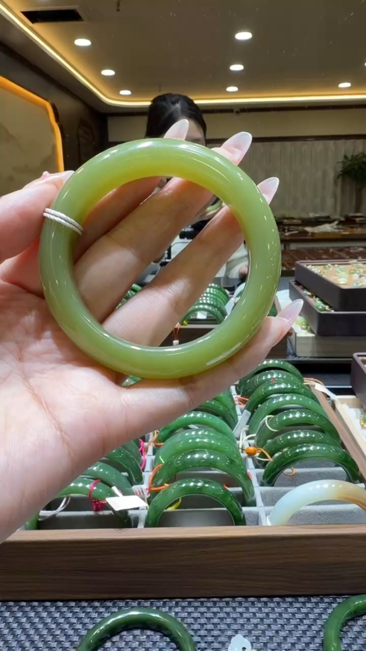 颈饰未镶嵌和田玉手镯55